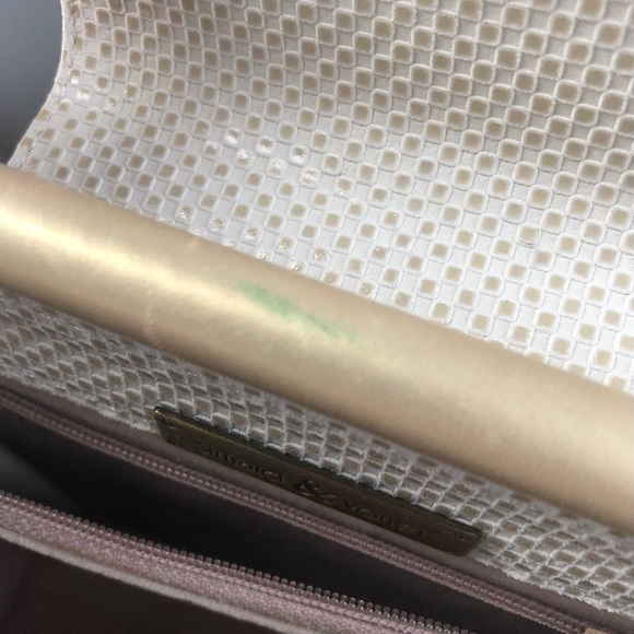 Vintage Simard & Voyer purse in camel with gold accents. Subtle signs of use. - Picture 3 of 5